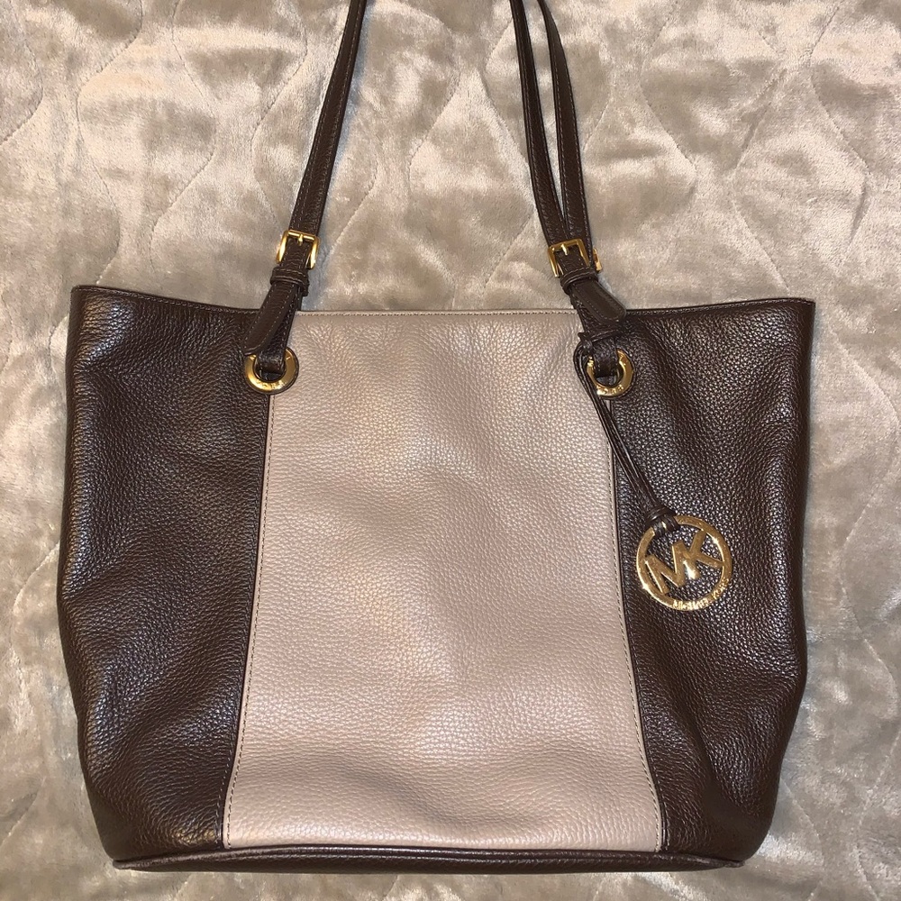 🔥 SALE🔥Final Price Michael Kors Pebbled Leather Shoulder Bag